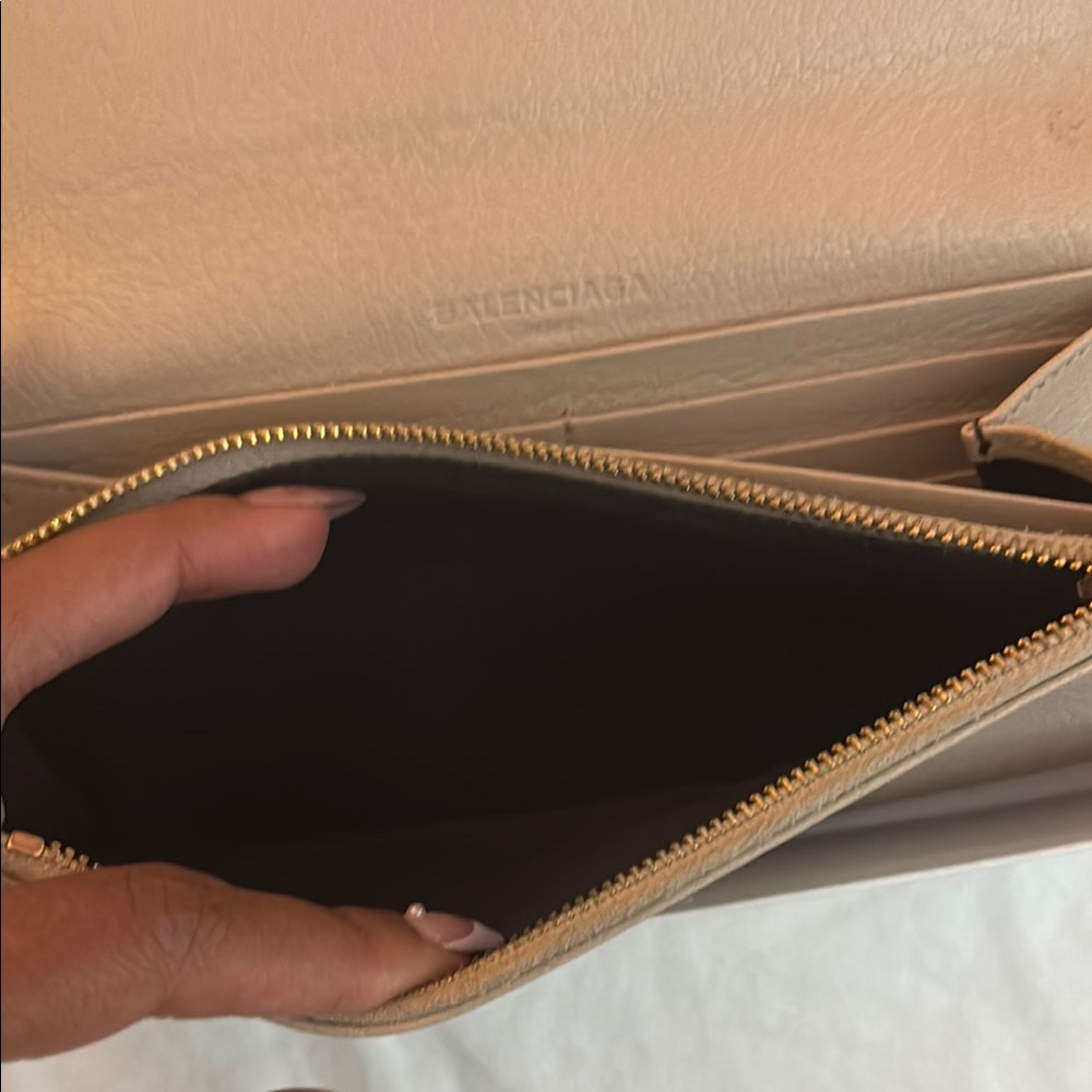 Balenciaga Beige Leather Wallet - Picture 5 of 11